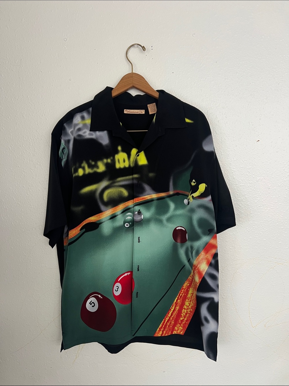 Vintage-Inspired Billiards Black Pool Table Print Short-Sleeve Shirt
